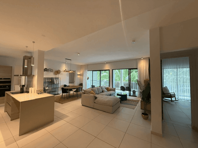 Spacious 3-Bedroom En-Suite Apartment in the Heart of Pereybere