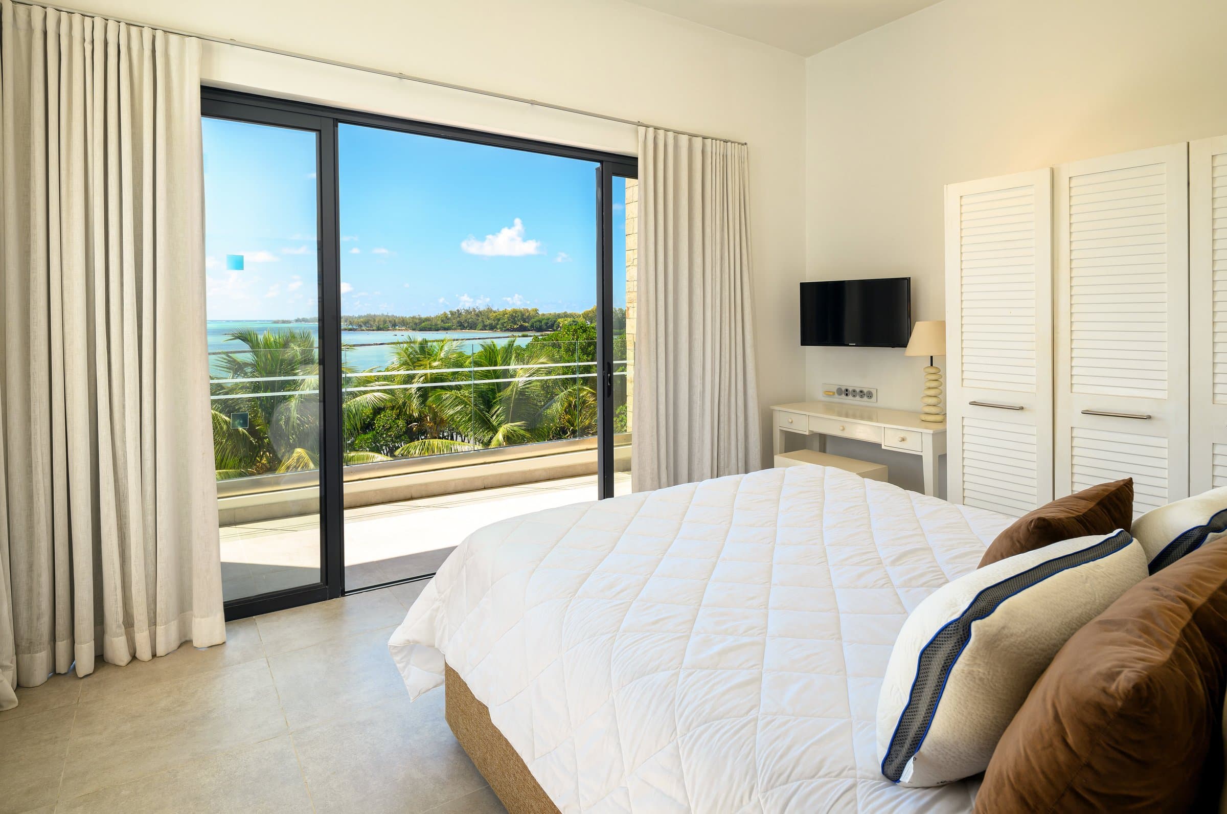 Exceptional 4-Bedroom Townhouse with Sea Views
