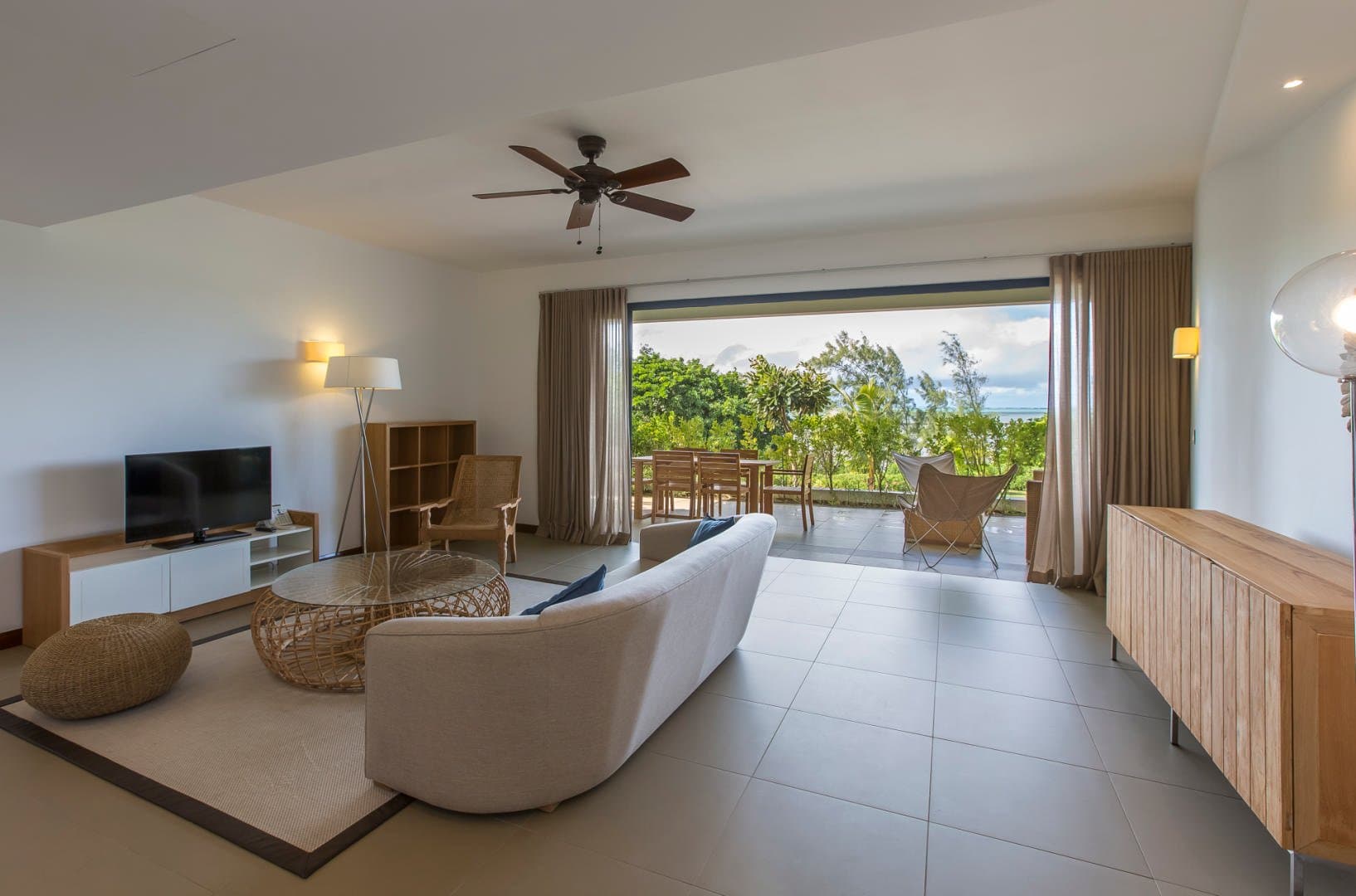 Elegant 3-Bedroom Ground Floor Apartment with Sea Views