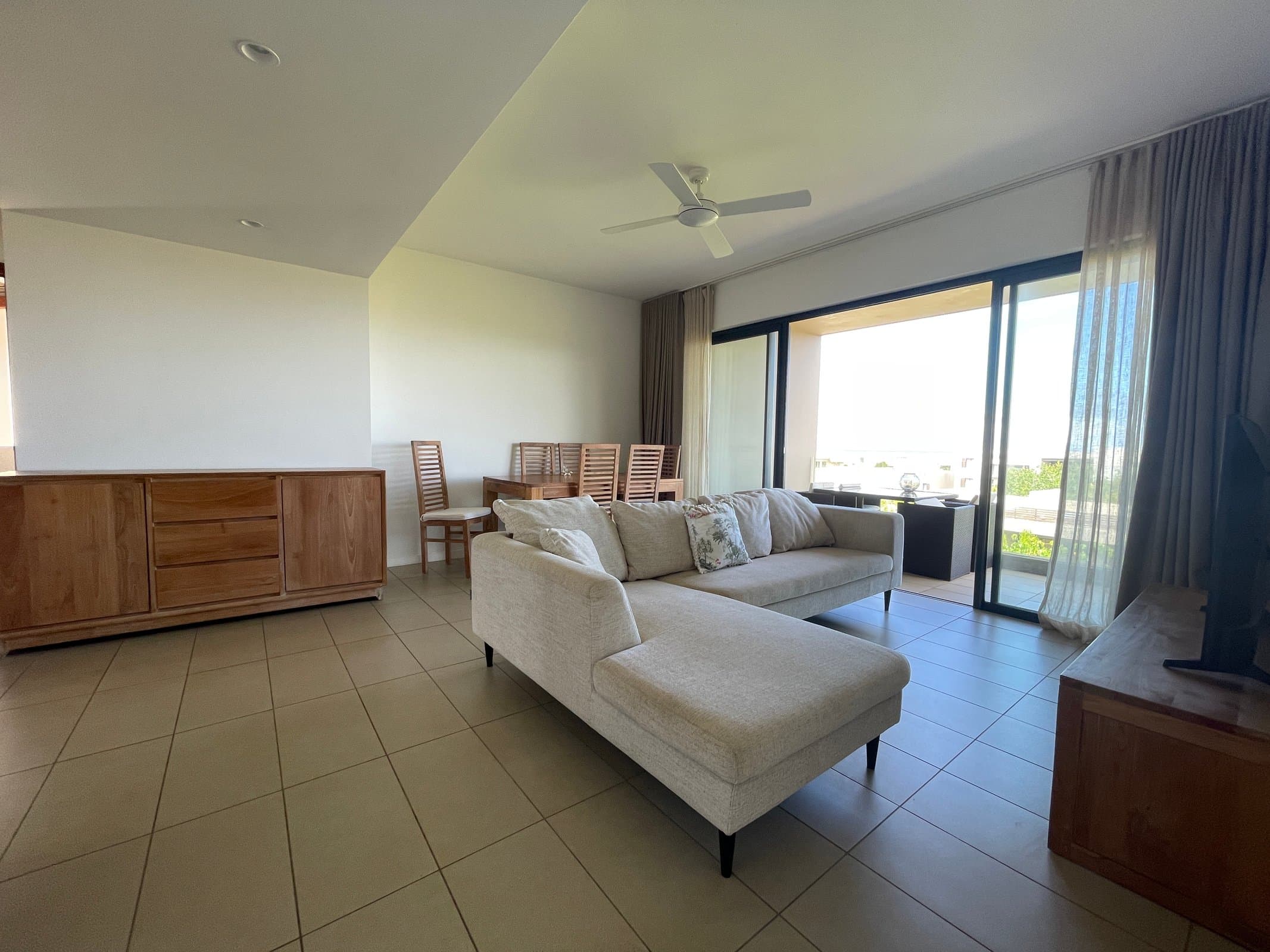 Elegant 3-Bedroom Apartment with Sea Views
