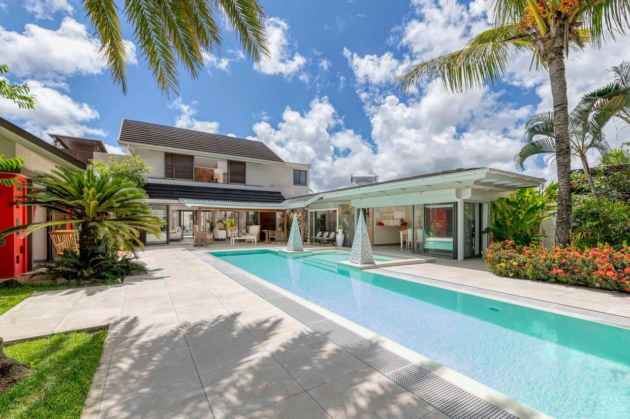 Exceptional Family Villa with Independent Studio