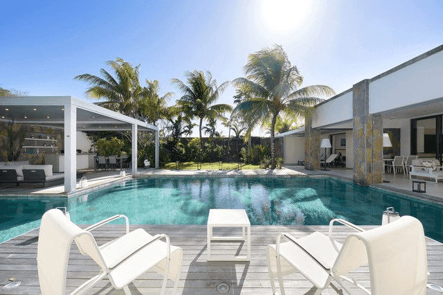 Contemporary 4-Bedroom Villa with Heated Pool and Exceptional Finishes