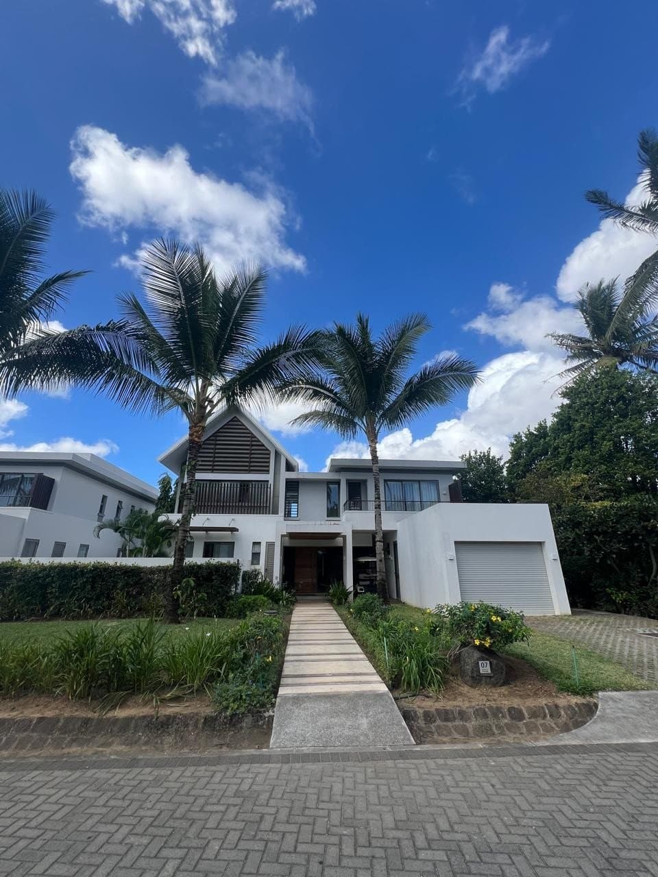 Contemporary 4-Bedroom Villa in an Exceptional Setting
