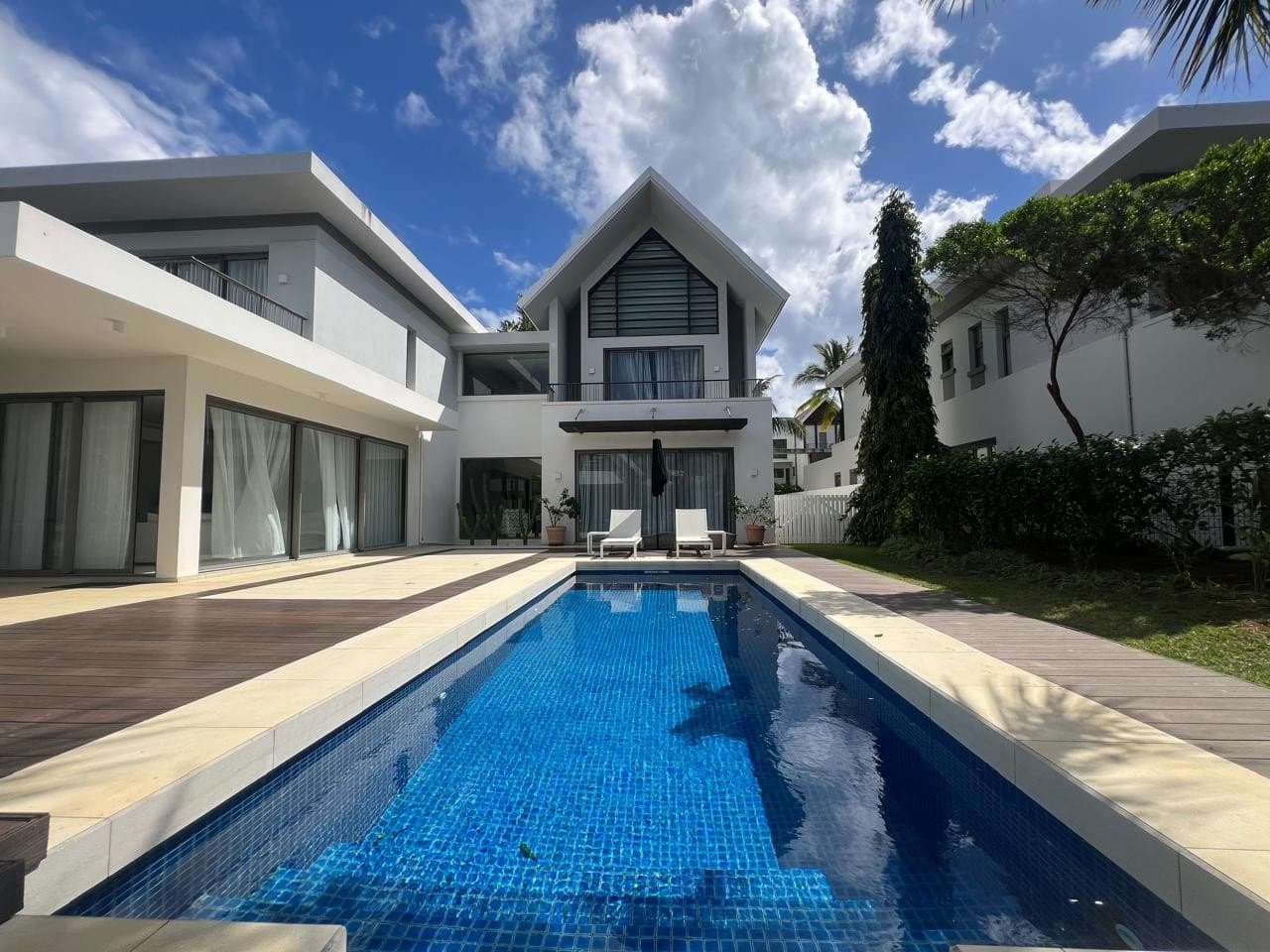 Contemporary 4-Bedroom Villa in an Exceptional Setting