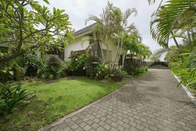 Prestigious 4-Bedroom Villa with Home Office and Mezzanine