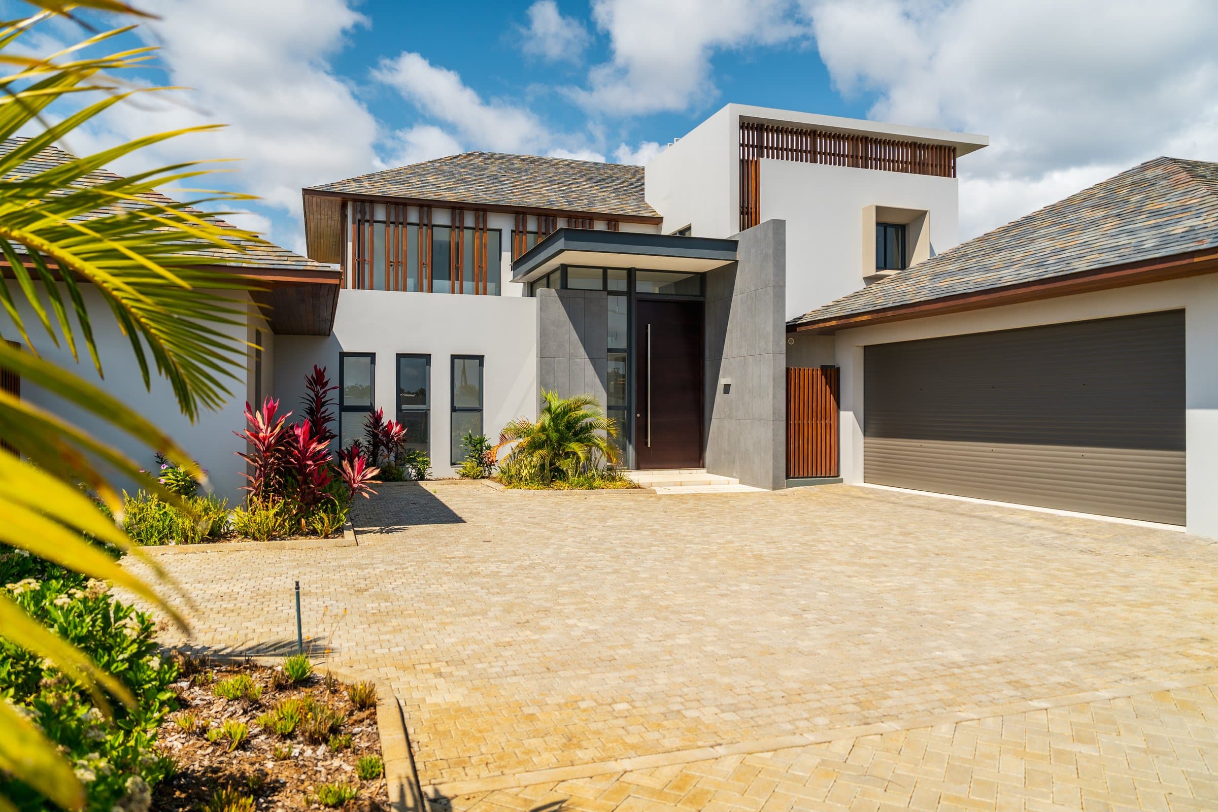 Exceptional Five-Bedroom Villa Overlooking the Golf Course