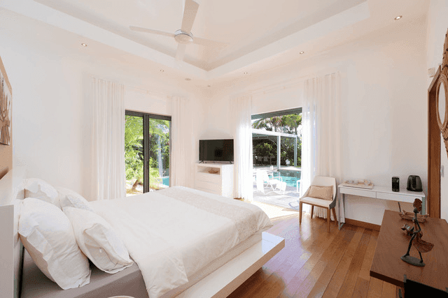 Contemporary 4-Bedroom Villa with Heated Pool and Exceptional Finishes