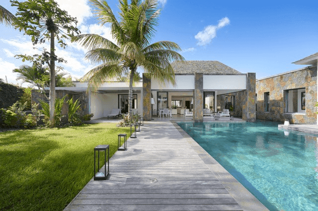 Contemporary 4-Bedroom Villa with Heated Pool and Exceptional Finishes